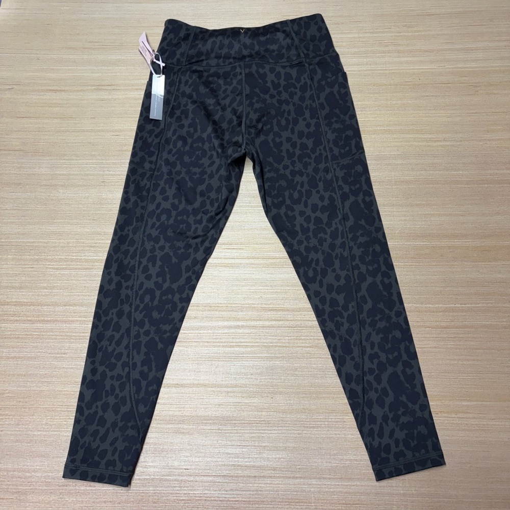 NEW Victoria's Secret Flow On Point Pocket Leggings Women 10 Green Black Cheetah - Picture 8 of 13